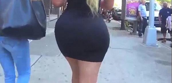  girls with phat booty walking
